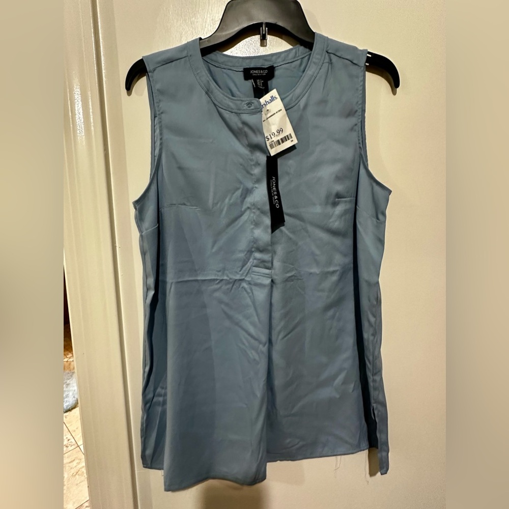 NWT Women’s Jones & Co SM Dusty Blue Half Button Blouse/Top, PERFECT Shape!